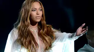 Beyoncé performs at the 57th Annual GRAMMY Awards wearing Messika