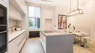 London Airbnb: TOWNHOUSE, EARL’S COURT