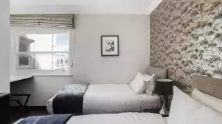 London Airbnb: THE RUBY RESIDENCE, Kensington