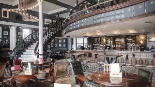 The Barrowboy and Banker – London Bridge