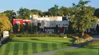 Wentworth Club, West Course, 1st hole and clubhouse