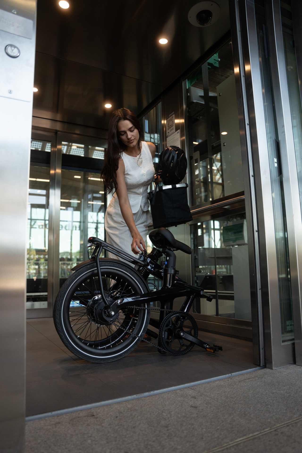 ADO Air Carbon Pro lightweight folding e-bike