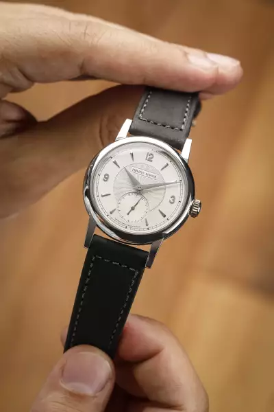 Philippe Dufour Simplicity (37mm) platinum number 57 &ndash; up for auction at Phillips Auction House