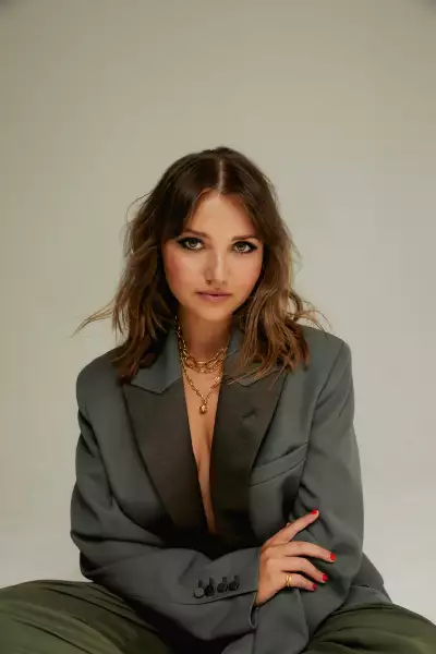 Mia McKenna-Bruce