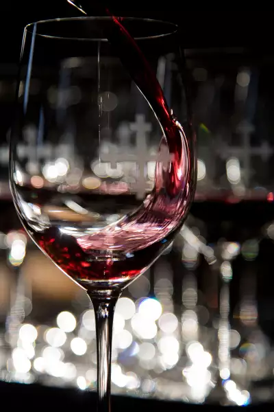 Ch&acirc;teau La Mission Haut-Brion in a glass