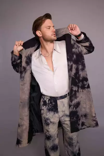 Jeremy Irvine