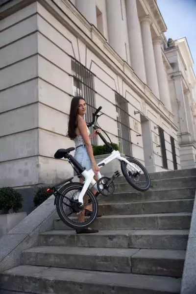 ADO Air Carbon Pro lightweight folding e-bike