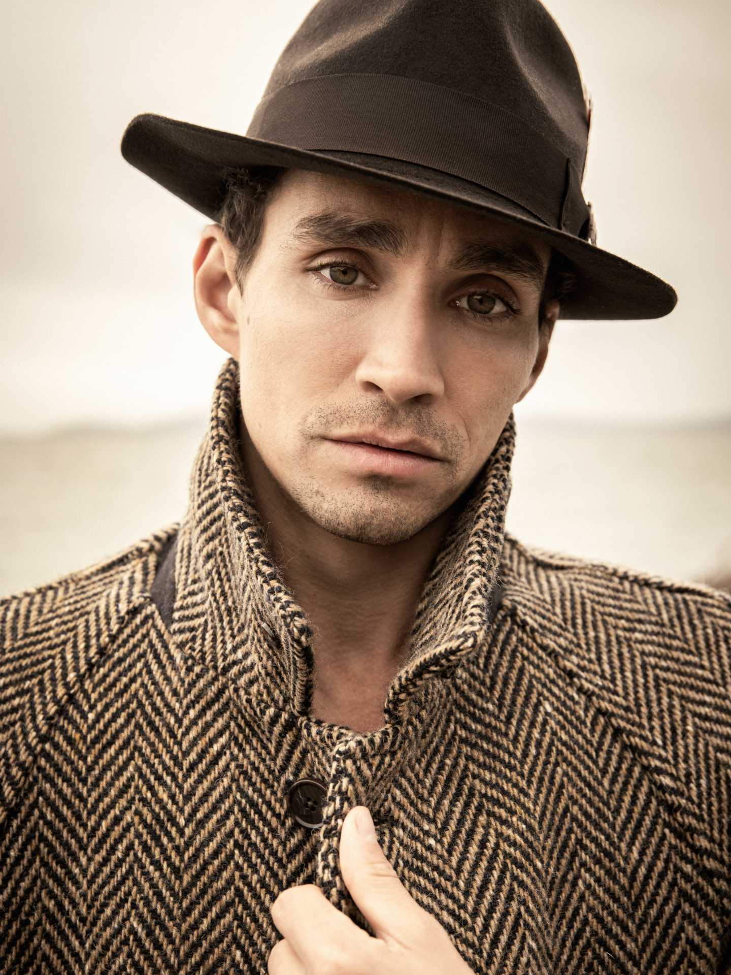 Robert Sheehan