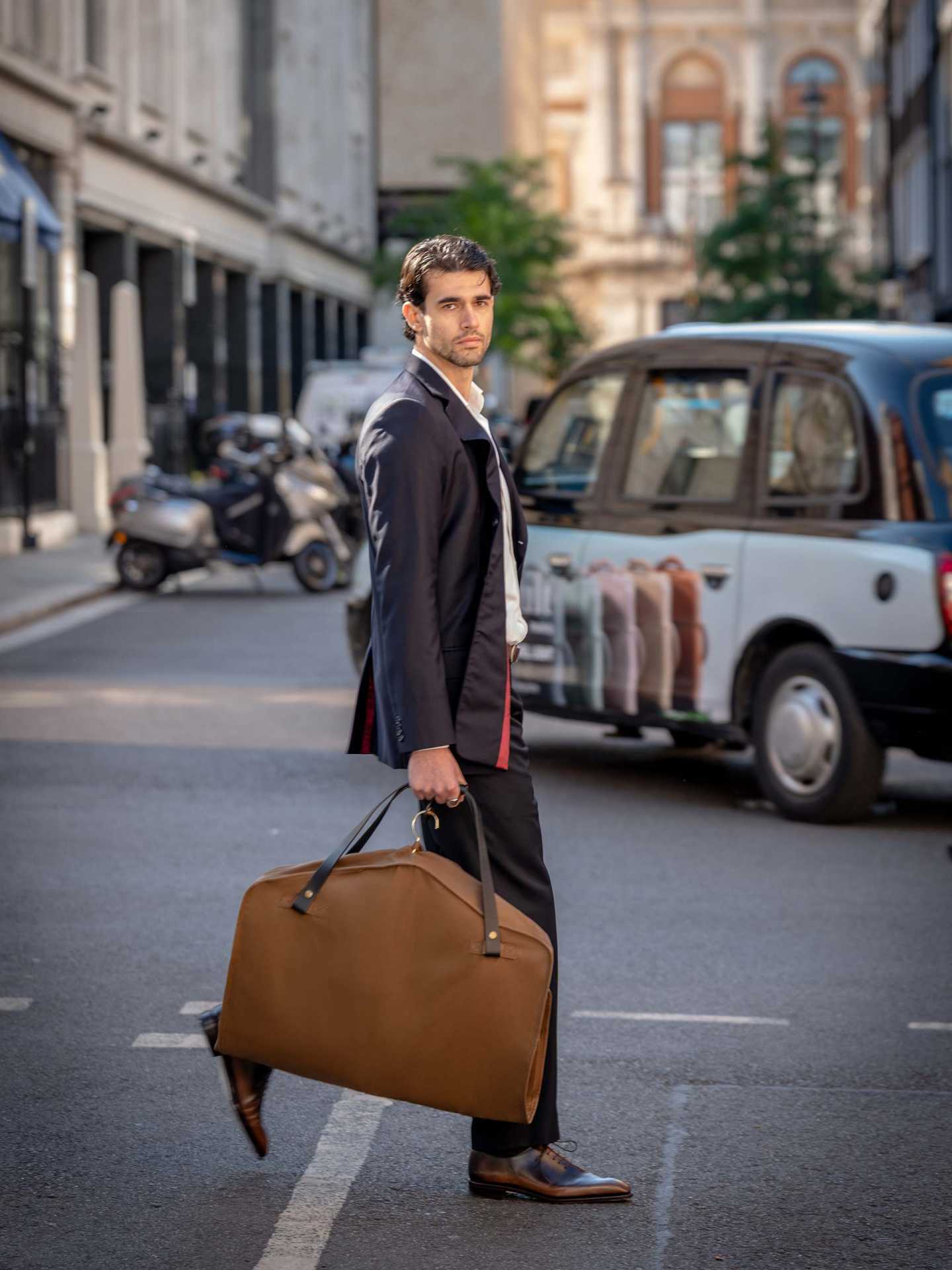 Arterton suit carrier