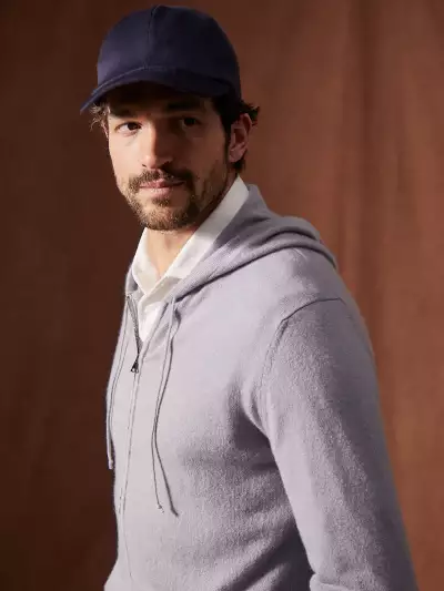 Luca Faloni hoodie in a light, high-gauge cashmere