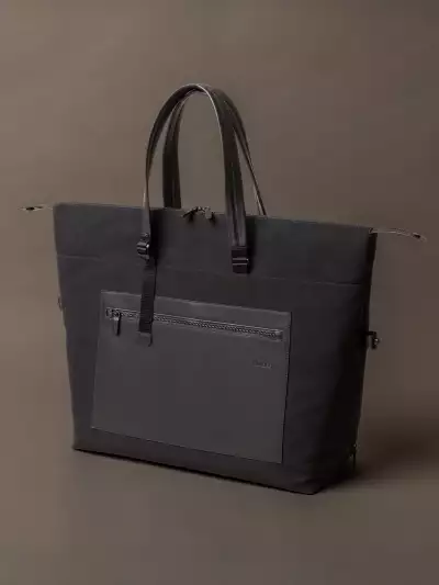 Emigr&eacute; Studio Tote Bag
