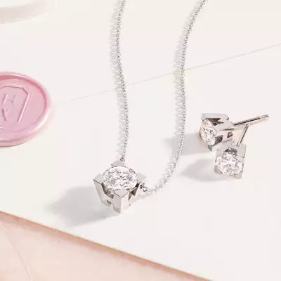 Harry Winston HW Logo Diamond Collection