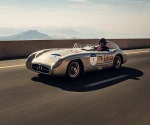 Triple threat: The Mercedes-Benz 300 SLR leads the SLR McLaren Stirling Moss, with the 190 SL racing version at the rear.