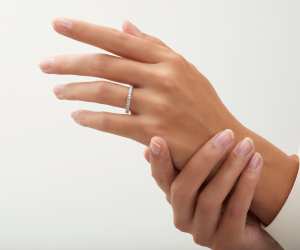 77 Diamonds Dinastia eternity ring