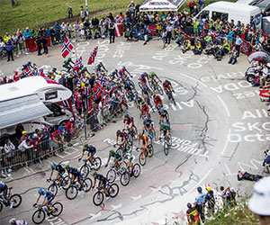 Peloton riders Adam Hansen and Andy Hampsten on how to make it through the Tour de France_1
