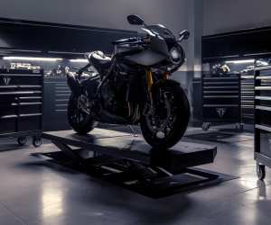Triumph Speed Triple RR x Breitling Limited