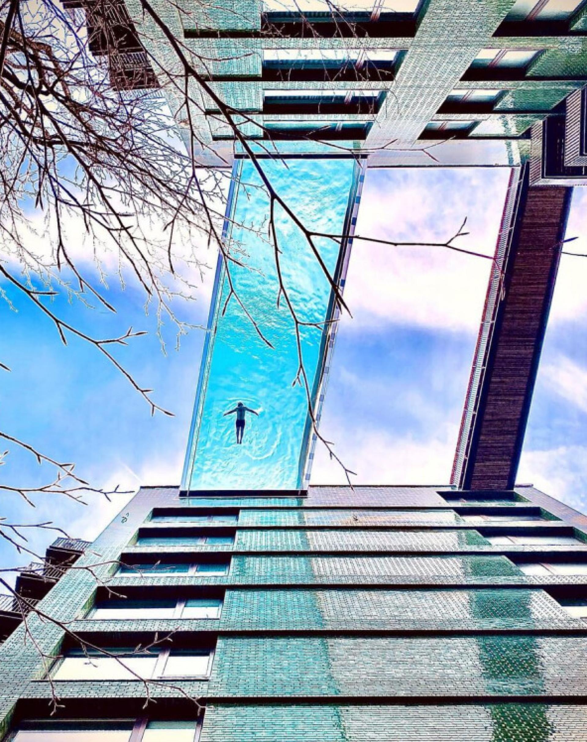 The Sky Pool, Embassy Gardens The Sky Pool, Embassy Gardens