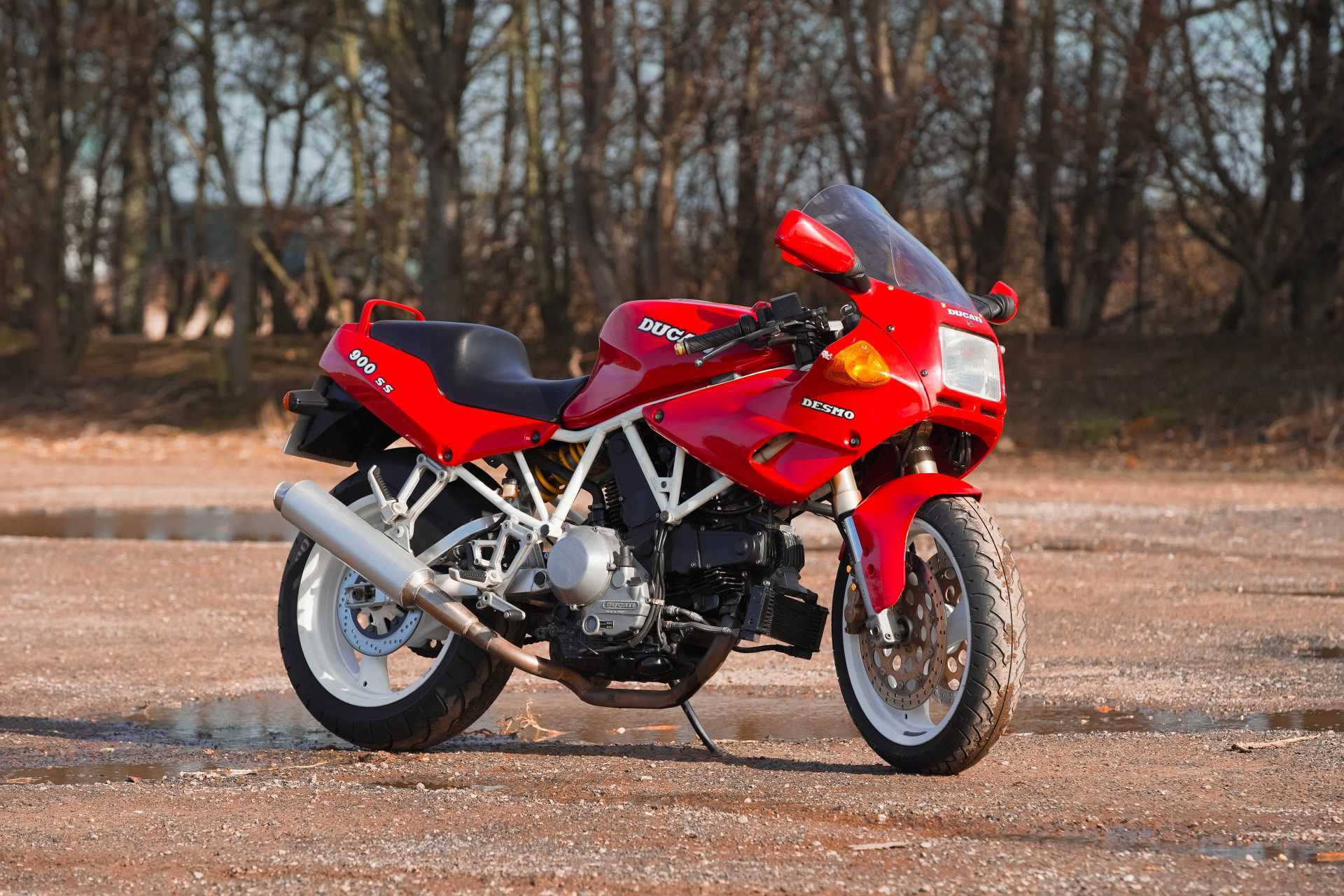 1991 904cc Ducati 900SS motorcycle