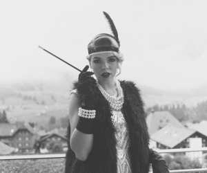 1920s flapper girl
