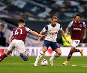 Tottenham Hotspur's Harry Kane and West Ham United's Declan Rice during the Premier League match at Tottenham Hotspur Stadium, London.