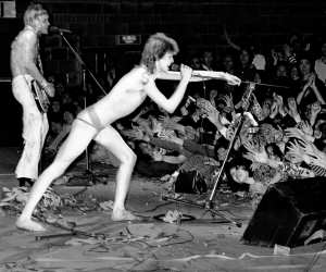 Mick Ronson and David Bowie in concert in Japan, 1973