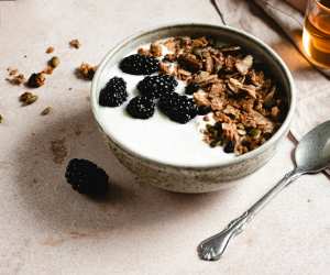 Granola and yoghurt