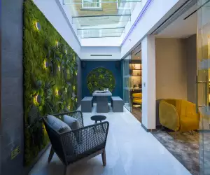 Middle Eight hotel suite