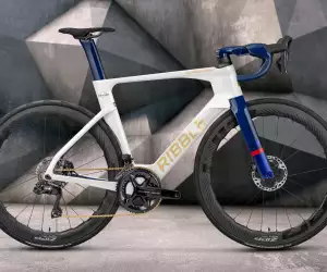 The Tour 21 Alumni Limited Edition Ultra SL R will go towards the battle against leukaemia