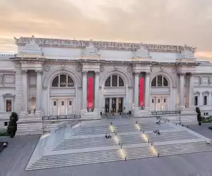 The Metropolitan Museum of Art, New York (Exterior)
