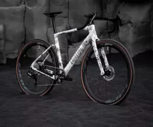Ribble’s range-topping Stone Edition is fitted with expertly curated premium components, which combine top-tier performance with weight-saving characteristics to further enhance the Gravel SL’s gravel credentials