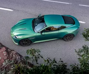 Aston Martin DB12