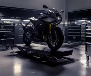 Triumph Speed Triple RR x Breitling Limited