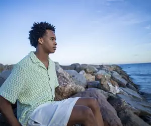 Male model be the sea