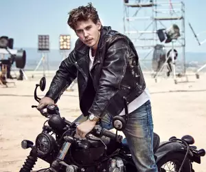 Austin Butler wearing Breitling Chronomat