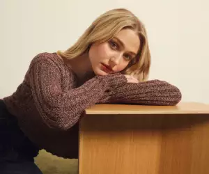 Alyvia Alyn Lind