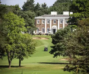 Hadley Wood clubhouse view